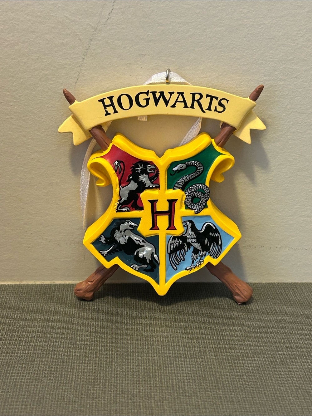 Hallmark Harry Potter Hogwarts Crest Christmas Tree Ornament